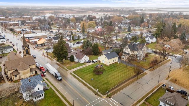 611 E Walnut Street, Horicon, WI 53032