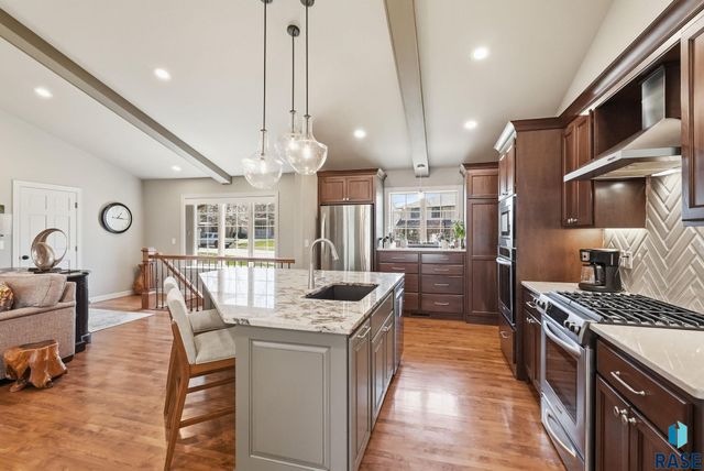 612 E 61St St Street, Sioux Falls, SD 57108