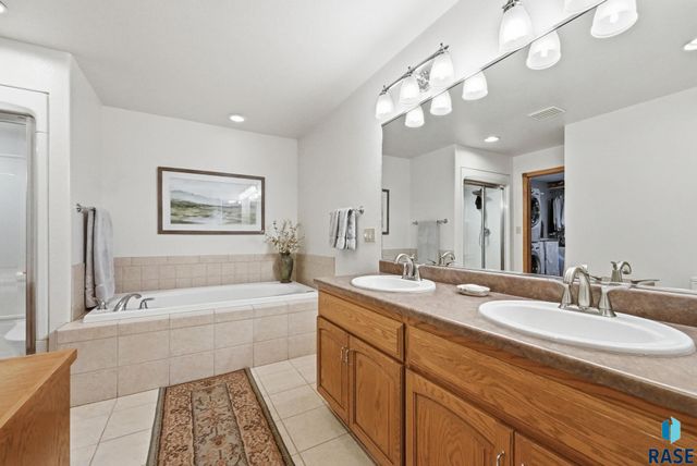 612 E 61St St Street, Sioux Falls, SD 57108