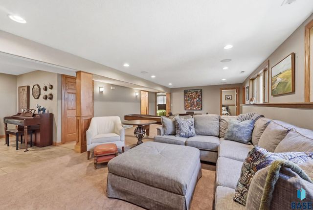612 E 61St St Street, Sioux Falls, SD 57108