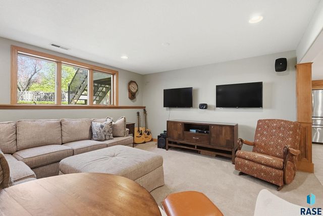 612 E 61St St Street, Sioux Falls, SD 57108