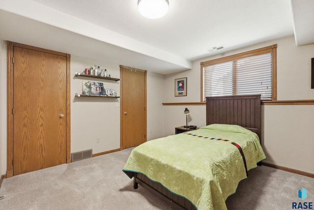 612 E 61St St Street, Sioux Falls, SD 57108