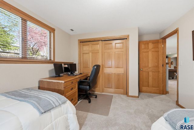 612 E 61St St Street, Sioux Falls, SD 57108