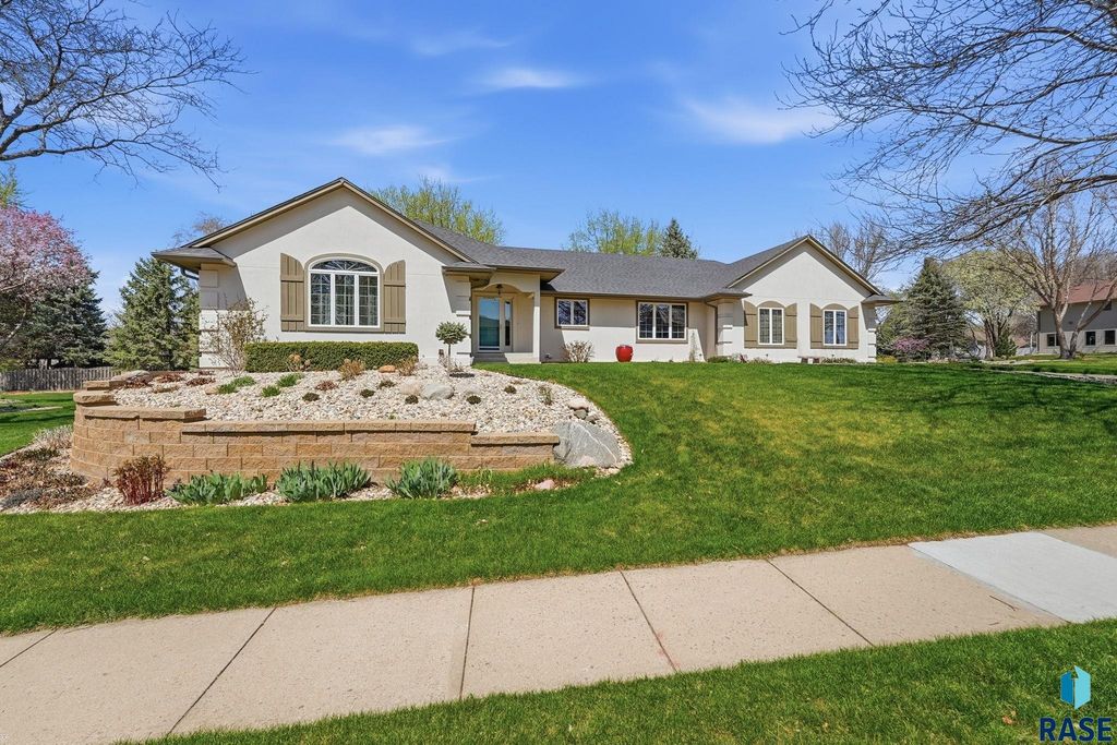 612 E 61St St Street, Sioux Falls, SD 57108