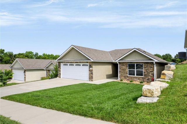 905 Ingleside Drive, Pleasant Hill, MO 64080