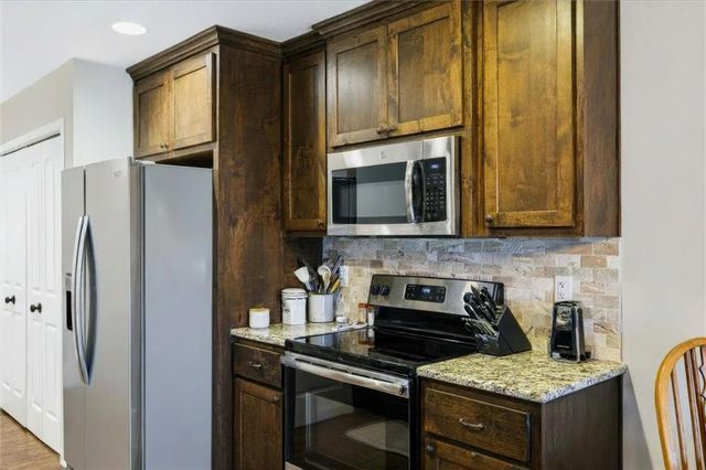 905 Ingleside Drive, Pleasant Hill, MO 64080
