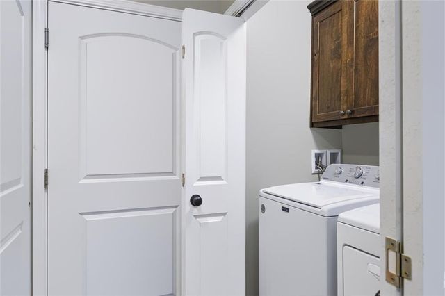 905 Ingleside Drive, Pleasant Hill, MO 64080