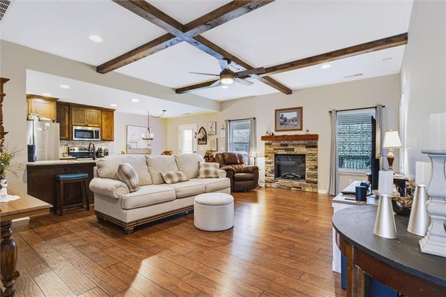 905 Ingleside Drive, Pleasant Hill, MO 64080
