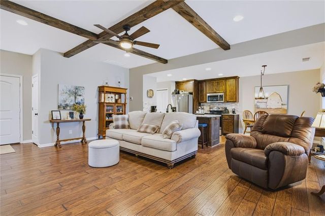 905 Ingleside Drive, Pleasant Hill, MO 64080