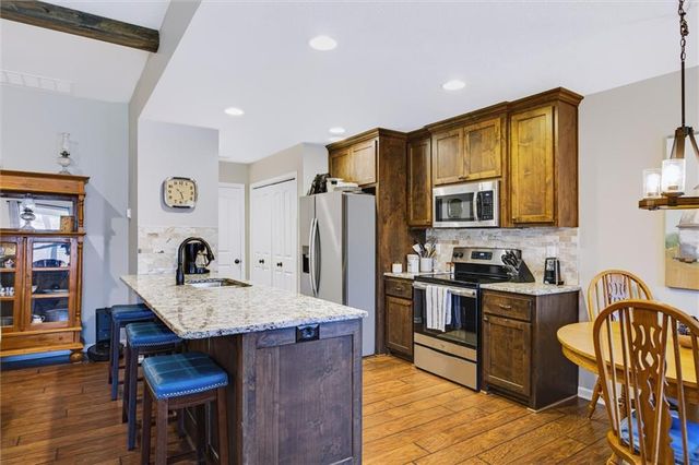 905 Ingleside Drive, Pleasant Hill, MO 64080