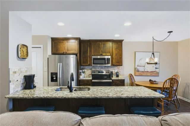 905 Ingleside Drive, Pleasant Hill, MO 64080