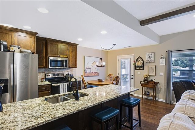 905 Ingleside Drive, Pleasant Hill, MO 64080