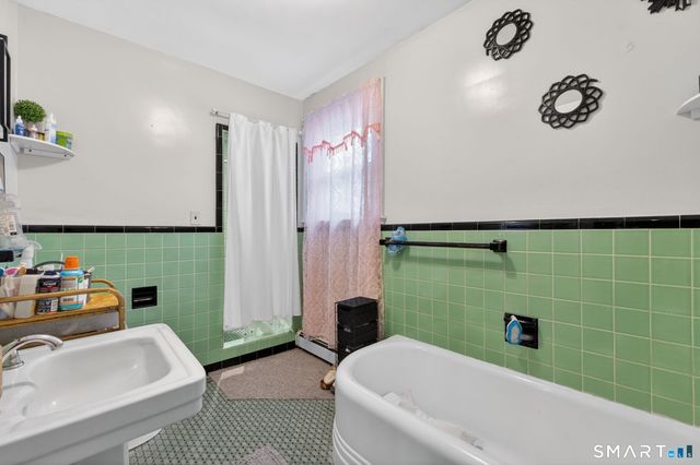 4 Robbins Court, Norwich, CT 06360