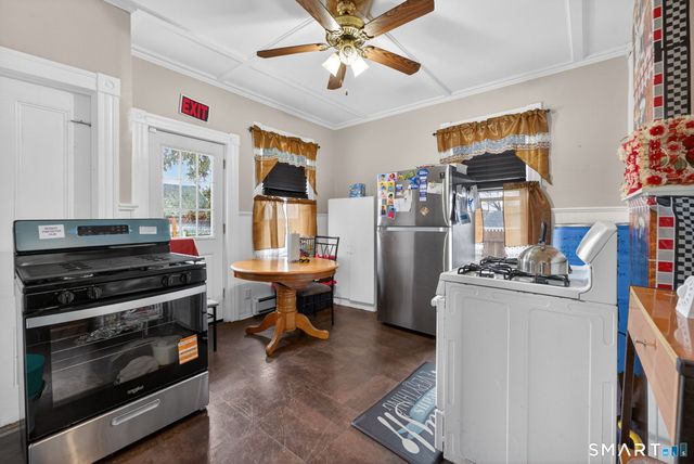 4 Robbins Court, Norwich, CT 06360