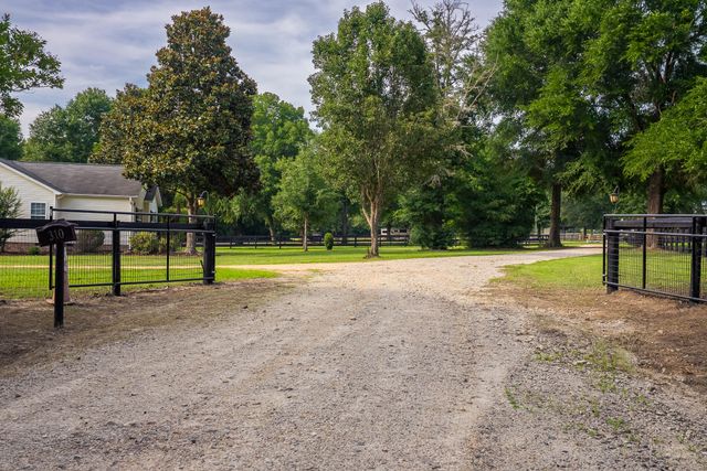 500 Burkelo Road, Wagener, SC 29164