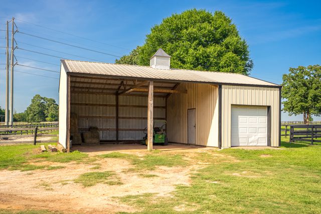 500 Burkelo Road, Wagener, SC 29164