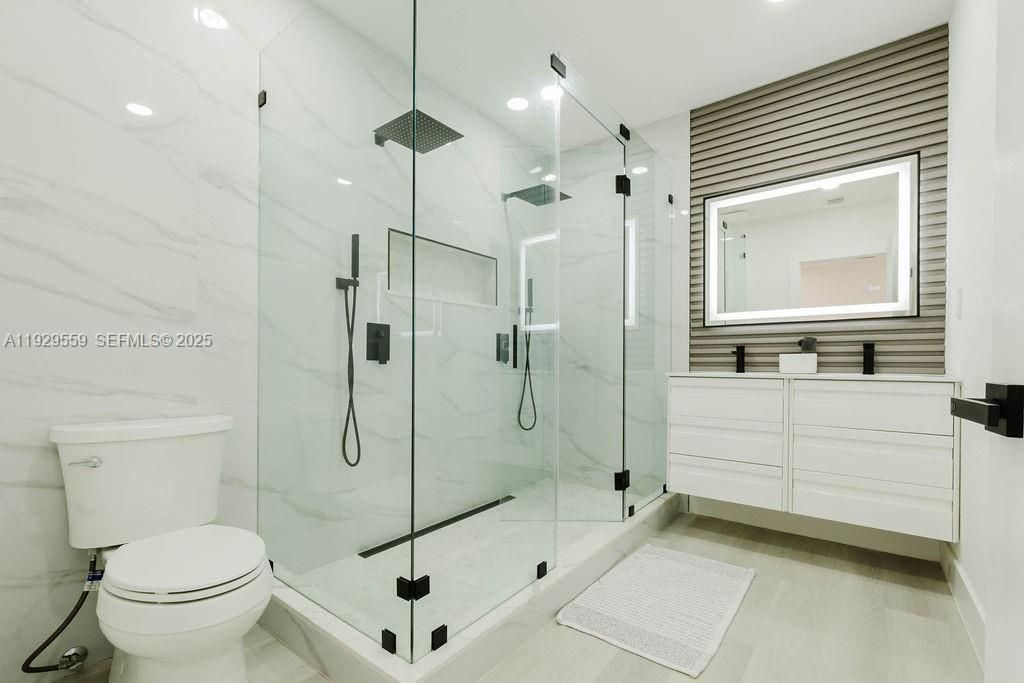 Image 5 of property listing at 2101 SW 16th Ter, Miami, FL 33145