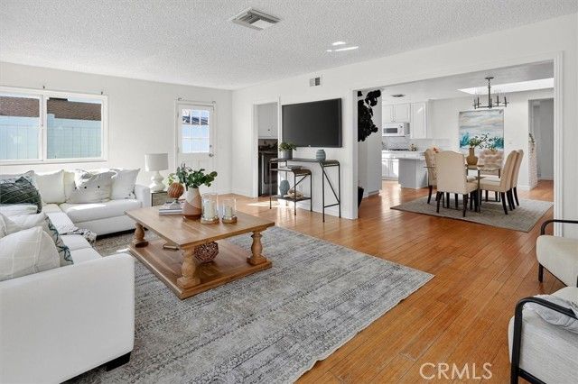 8846 Laramie Avenue, Winnetka (los Angeles), CA 91306