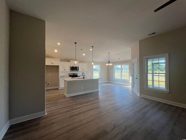 978 Inglewood Dr., Loris, SC 29569