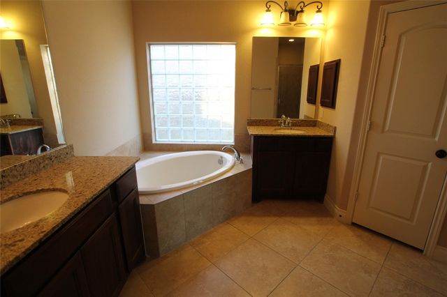 1995 Biscayne Lake Drive, Pearland, TX 77584