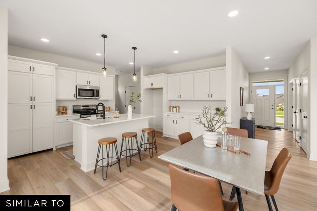 1021 Shady Lane Drive, Norwalk, IA 50211