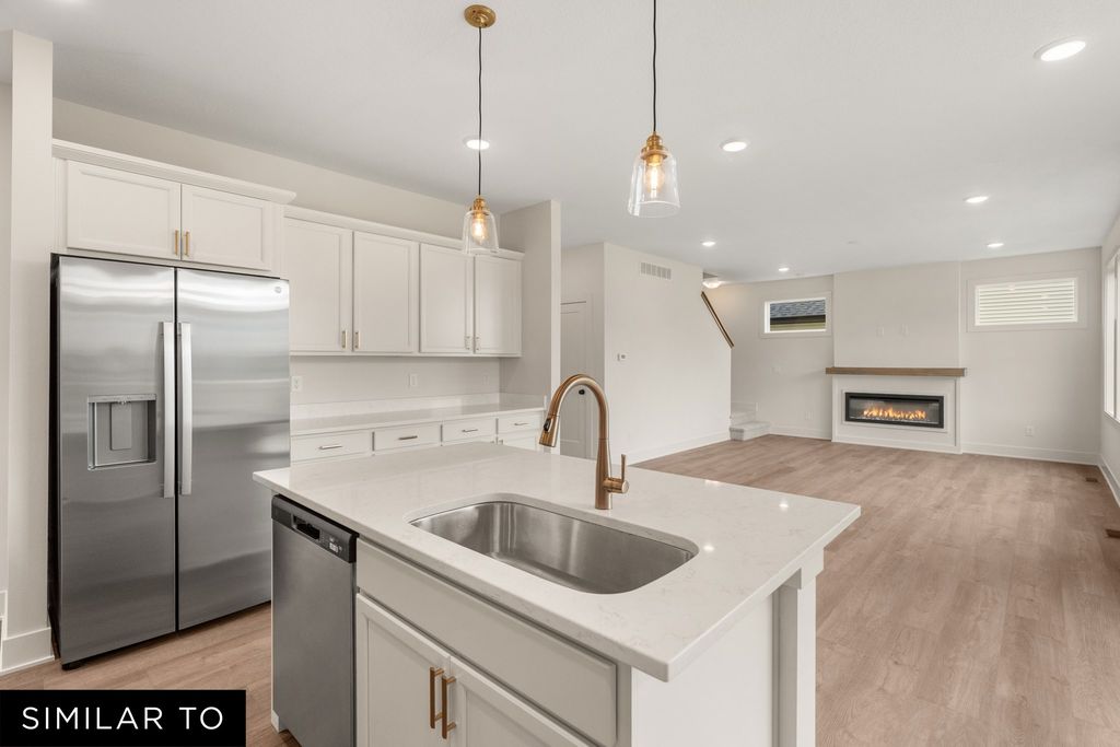 1021 Shady Lane Drive, Norwalk, IA 50211