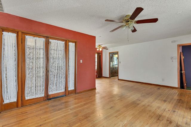 1514 W 16th St N, Wichita, KS 67203