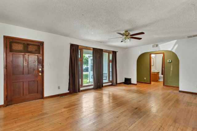 1514 W 16th St N, Wichita, KS 67203