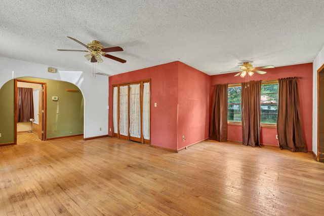 1514 W 16th St N, Wichita, KS 67203
