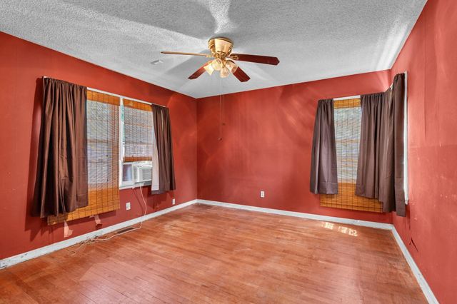 1514 W 16th St N, Wichita, KS 67203