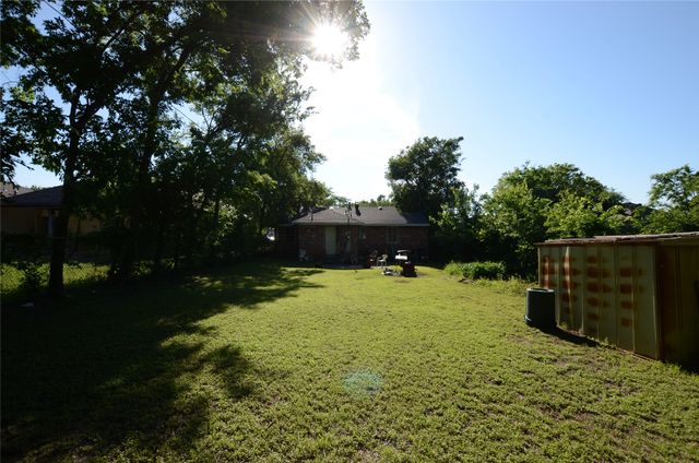 4413 Merida Avenue, Fort Worth, TX 76115