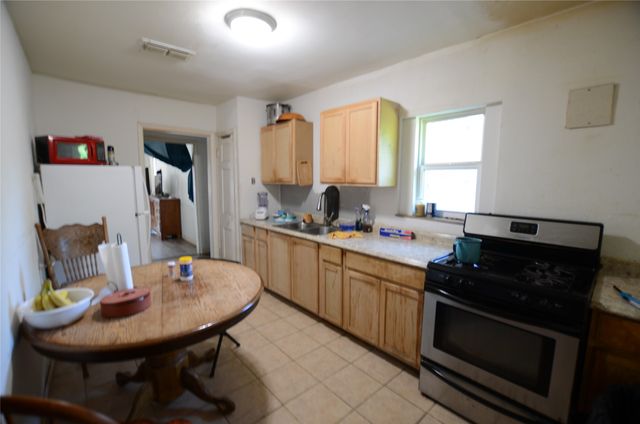 4413 Merida Avenue, Fort Worth, TX 76115