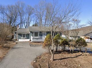 6 Merriewold Lane S, Monroe, NY 10950