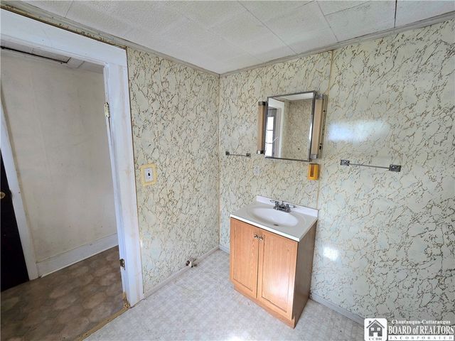 102 Wellsville Street, Bolivar, NY 14715