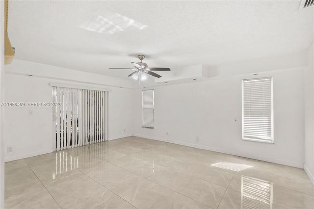 10823 NW 7th St, Coral Springs, FL 33071