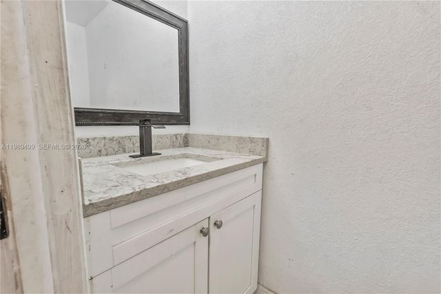 10823 NW 7th St, Coral Springs, FL 33071