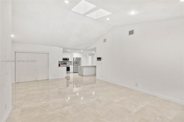 10823 NW 7th St, Coral Springs, FL 33071