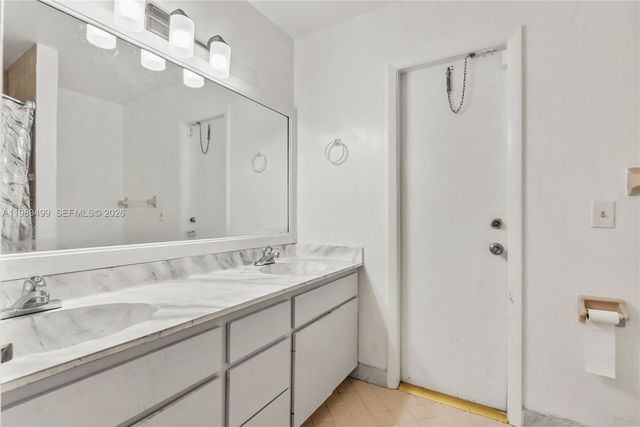 10823 NW 7th St, Coral Springs, FL 33071