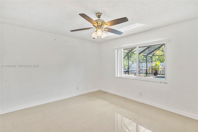10823 NW 7th St, Coral Springs, FL 33071