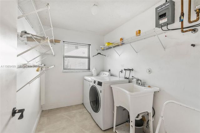 10823 NW 7th St, Coral Springs, FL 33071