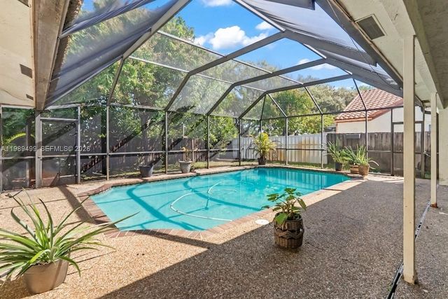 10823 NW 7th St, Coral Springs, FL 33071