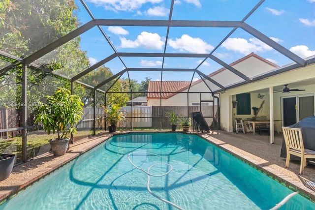 10823 NW 7th St, Coral Springs, FL 33071