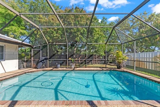 10823 NW 7th St, Coral Springs, FL 33071