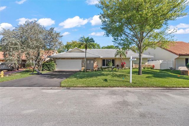 10823 NW 7th St, Coral Springs, FL 33071