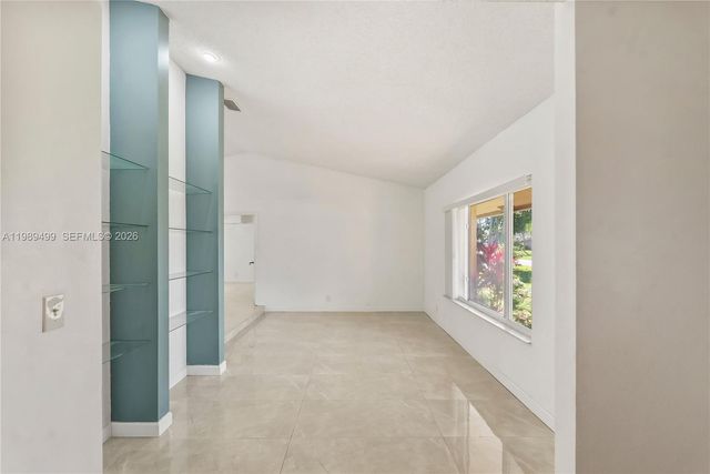 10823 NW 7th St, Coral Springs, FL 33071