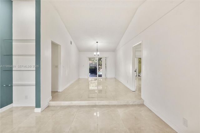 10823 NW 7th St, Coral Springs, FL 33071