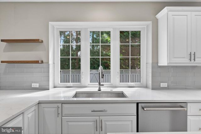 6 NEARFIELD RD, Lutherville Timonium, MD 21093