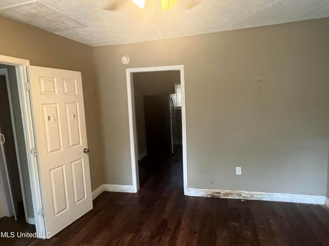 215 Vandergriff Street, Jackson, MS 39209