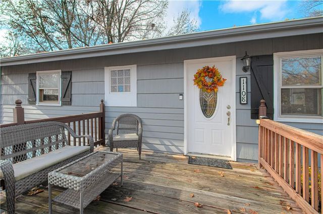 1108 S Prairie Street, Liberty, MO 64068