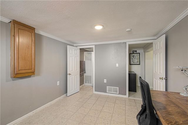 1108 S Prairie Street, Liberty, MO 64068